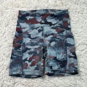 Lululemon Shorts camo with Pockets